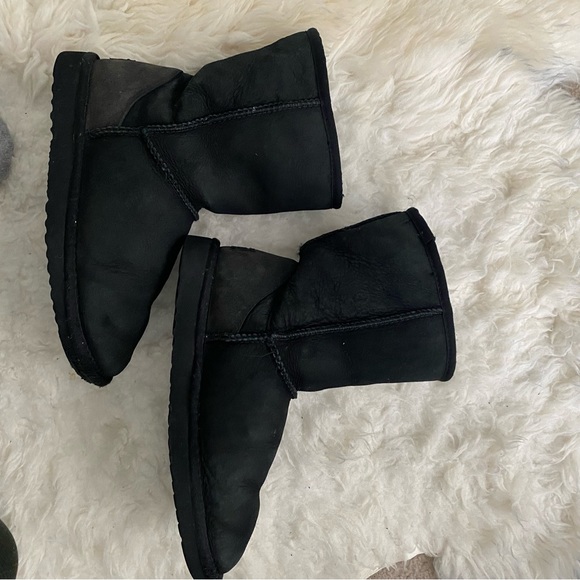 Ugg Classic Short Black Boots size 7. Used condition - Picture 7 of 11